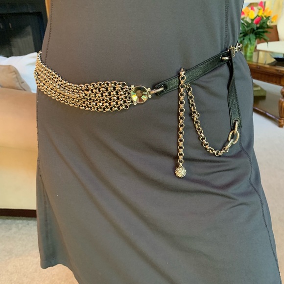 St. John chain and black leather belt - Picture 2 of 3